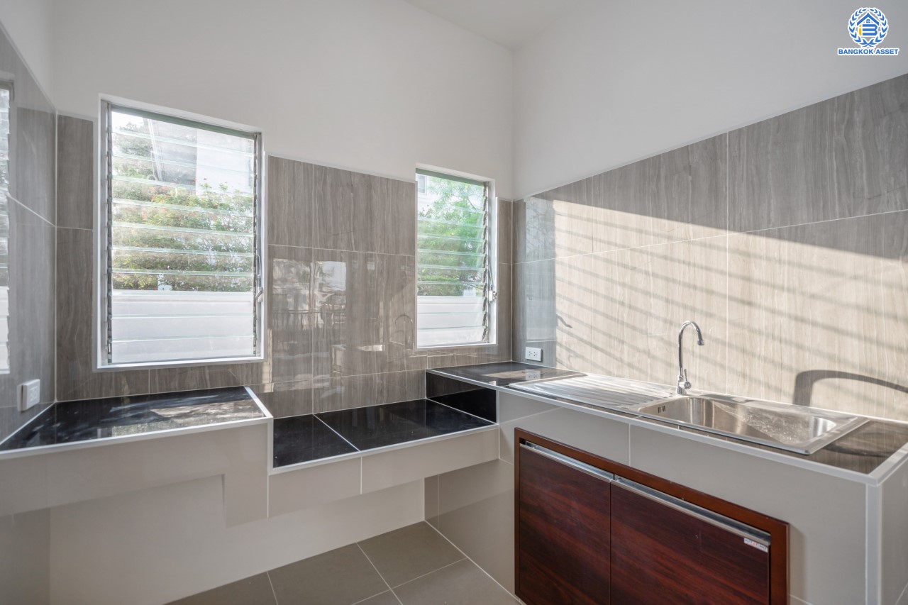 บ้านมือสองตกแต่งใหม่ ม.พฤกษ์ลดา1 บางใหญ่ หลังมุม บนเนื้อที่ 57 ตร.ว. ฟังก์ชัน 3 ห้องนอน 2 ห้องน้ำ 2 ที่จอดรถ ทำเลเดินทางสะดวก เชื่อมต่อถ.กาญจนาภิเษก เพียง 10 นาทีถึงรถไฟฟ้าสายสีม่วง "สถานีคลองบางไผ่" ใกล้เซ็นทรัลเวสต์เกต จองเลย!